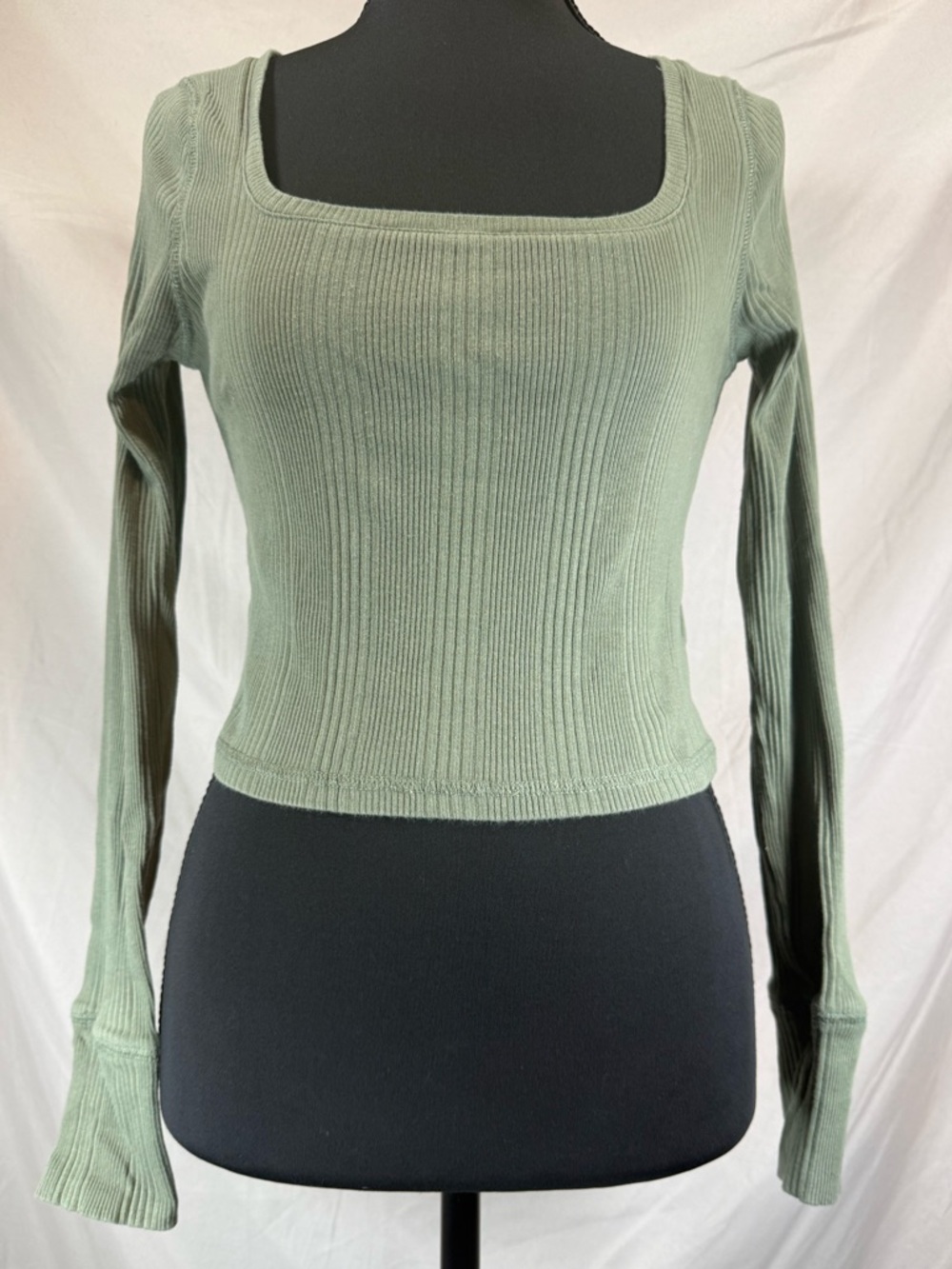 Aerie Chill Up Long Sleeve Ribbed‎ Cropped Tee 🌿 Olive Fun Medium - Picture 2 of 7
